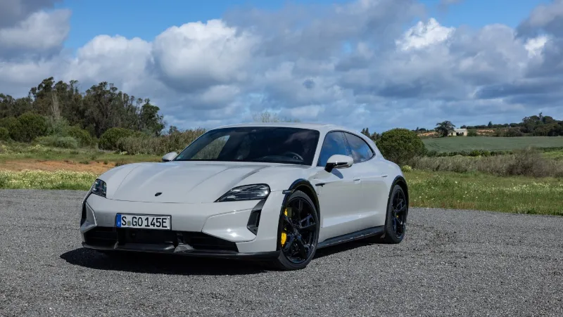 Porsche Taycan Cross Turismo 1